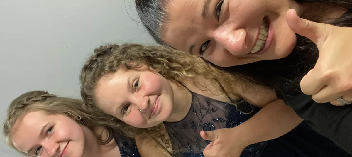 Abschlussfeier von Severine Moser und Sarah Schöpfer in Langnau im Emmental im Tigersaal. Lehrabschlussprüfung EFZ Schreinerin. Severin holte die Note 5.5 und Sarah die Note 5.0 wir sind stolz auf euch. Schreinerei Eichenberger Trub