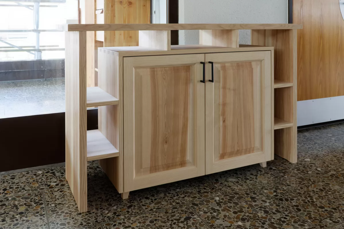 Lehrlingsschreiner Wettbewerbsmöbel von Severine und Sarah. Ein Bauernbuffet und ein Fernsehmöbel