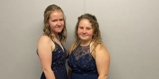 Abschlussfeier von Severine Moser und Sarah Schöpfer in Langnau im Emmental im Tigersaal. Lehrabschlussprüfung EFZ Schreinerin. Severin holte die Note 5.5 und Sarah die Note 5.0 wir sind stolz auf euch. Schreinerei Eichenberger Trub